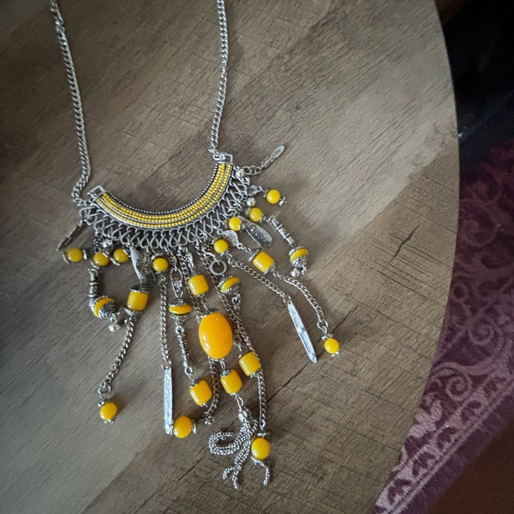 Lightweight Yellow and Silver Beaded Necklace